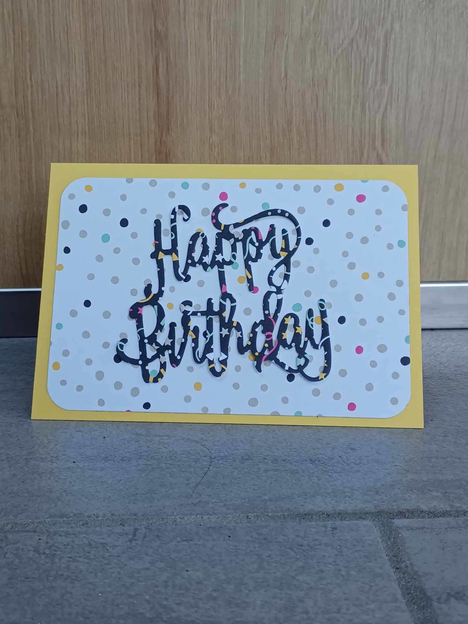 Une carte d'anniversaire est une façon spéciale de célébrer un nouveau chapitre de la vie. Nos cartes d'anniversaire offrent une gamme variée de designs pour exprimer vos vœux les plus chaleureux.